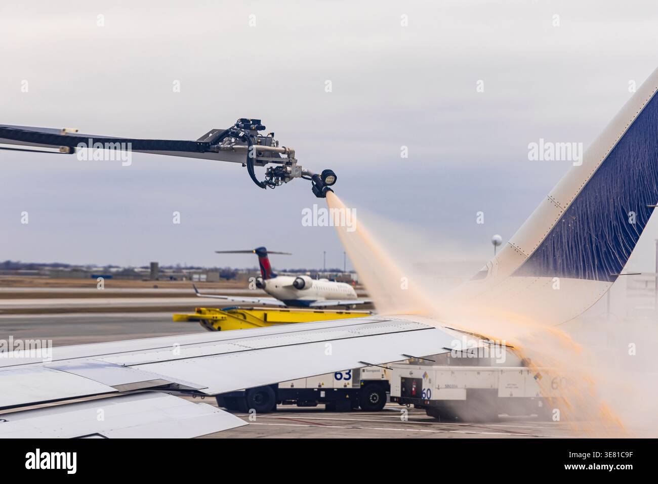 Applying deicing fluid on a Delta flight prior to takeoff in Detroit, MI, USA [No release; editorial licensing only] Stock Photo