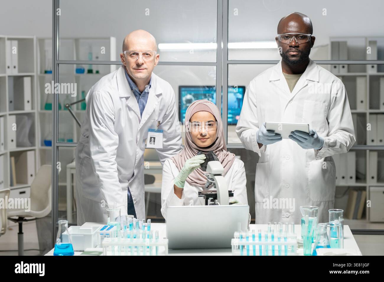 Scientists Group Diverse scientists group success hi-res stock photography and images ...
