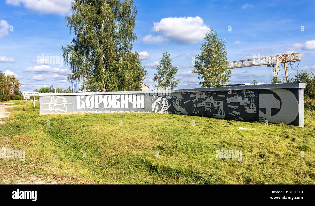 Borovichi, Russia - September, 20, 2025: A stele with the city's name and a road sign at the entrance to the city of Borovichi, Russia Stock Photo