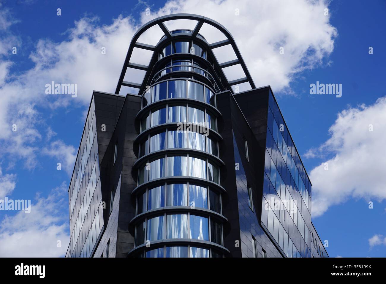 Quand Building Bmw foundation herbert quand building hi-res stock photography and ...