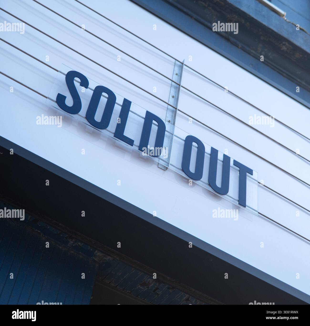 Sold out sign hi-res stock photography and images - Alamy
