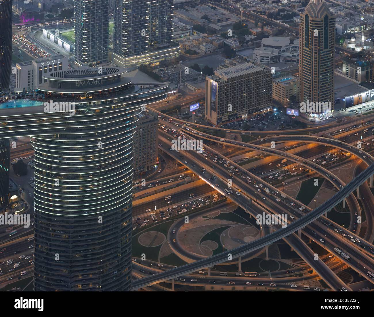 Dubai sky view towers emaar skybridge sky bridge rooftop po hi-res ...
