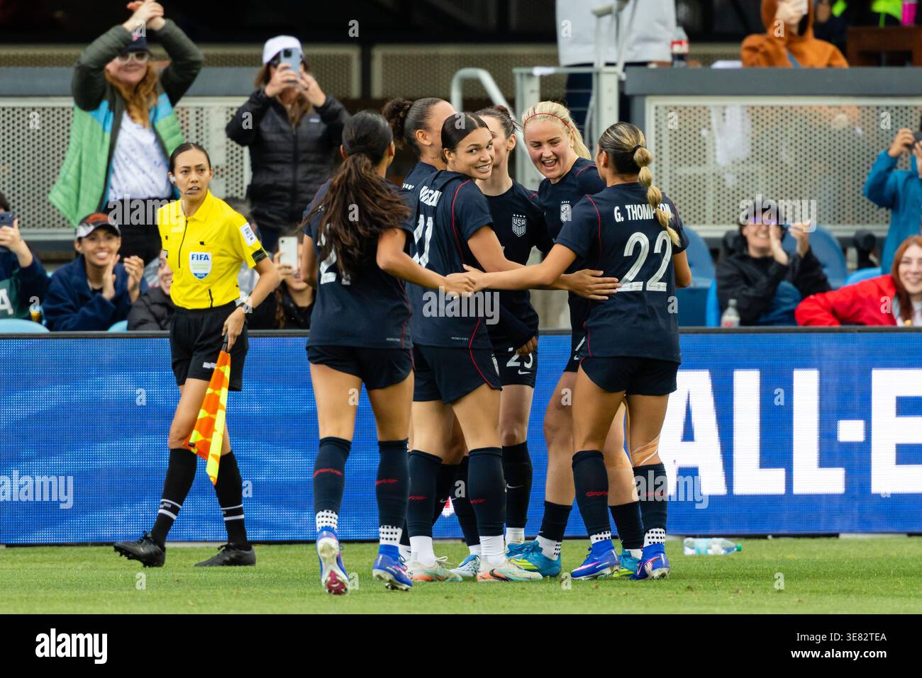 SAN JOSE, CA - APRIL 11: Lindsey Heaps #10 of the United States ...