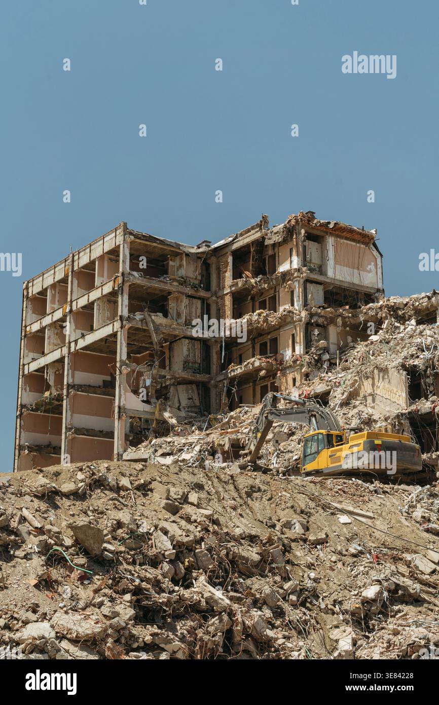 Destroyed R Buildings Rubble of destroyed structures hi-res stock photography and images - Alamy