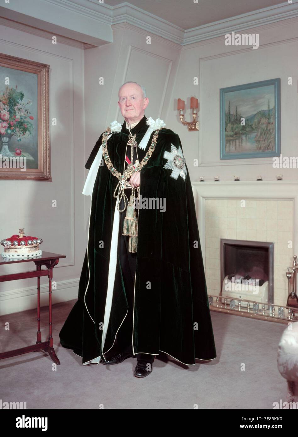Wearing their order of the thistle robes hi-res stock photography and ...