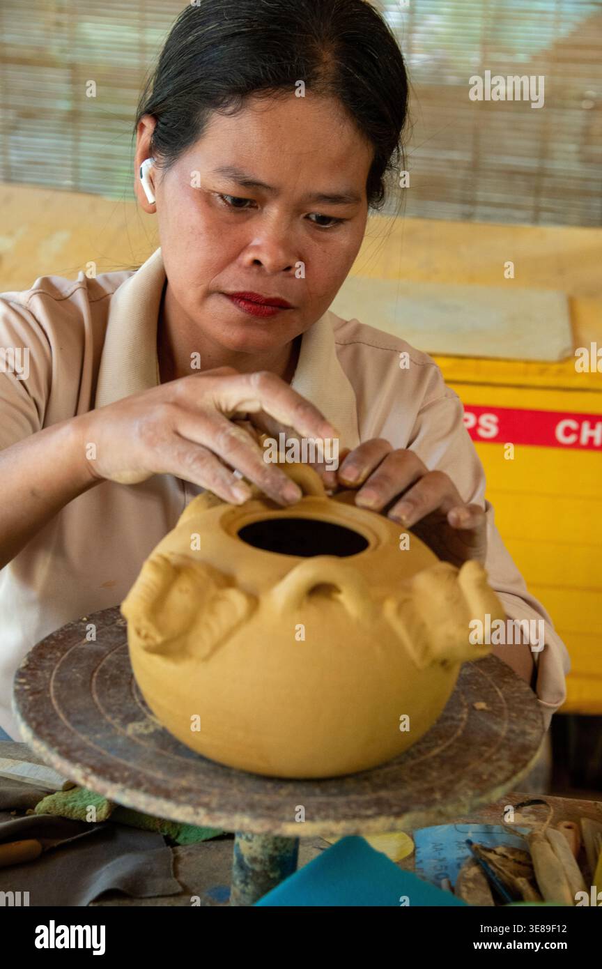 Satcha Pottery The Satcha Project is the first incubating Khmer handicraft ...