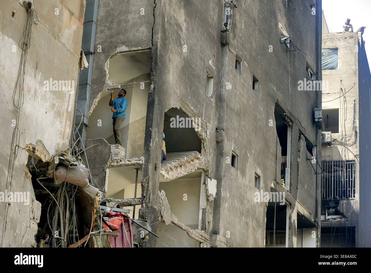Devastated Building April 13, 2026, Beirut, Beirut, Lebanon: Laborers work on ...