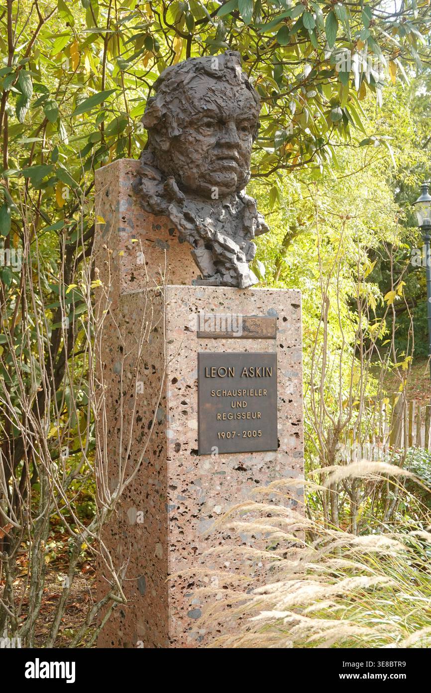 Wien, Türkenschanzpark, Denkmal für Schauspieler Leon Askin // Vienna, Türkenschanzpark, Monument for Actor Leon Askin Stock Photo