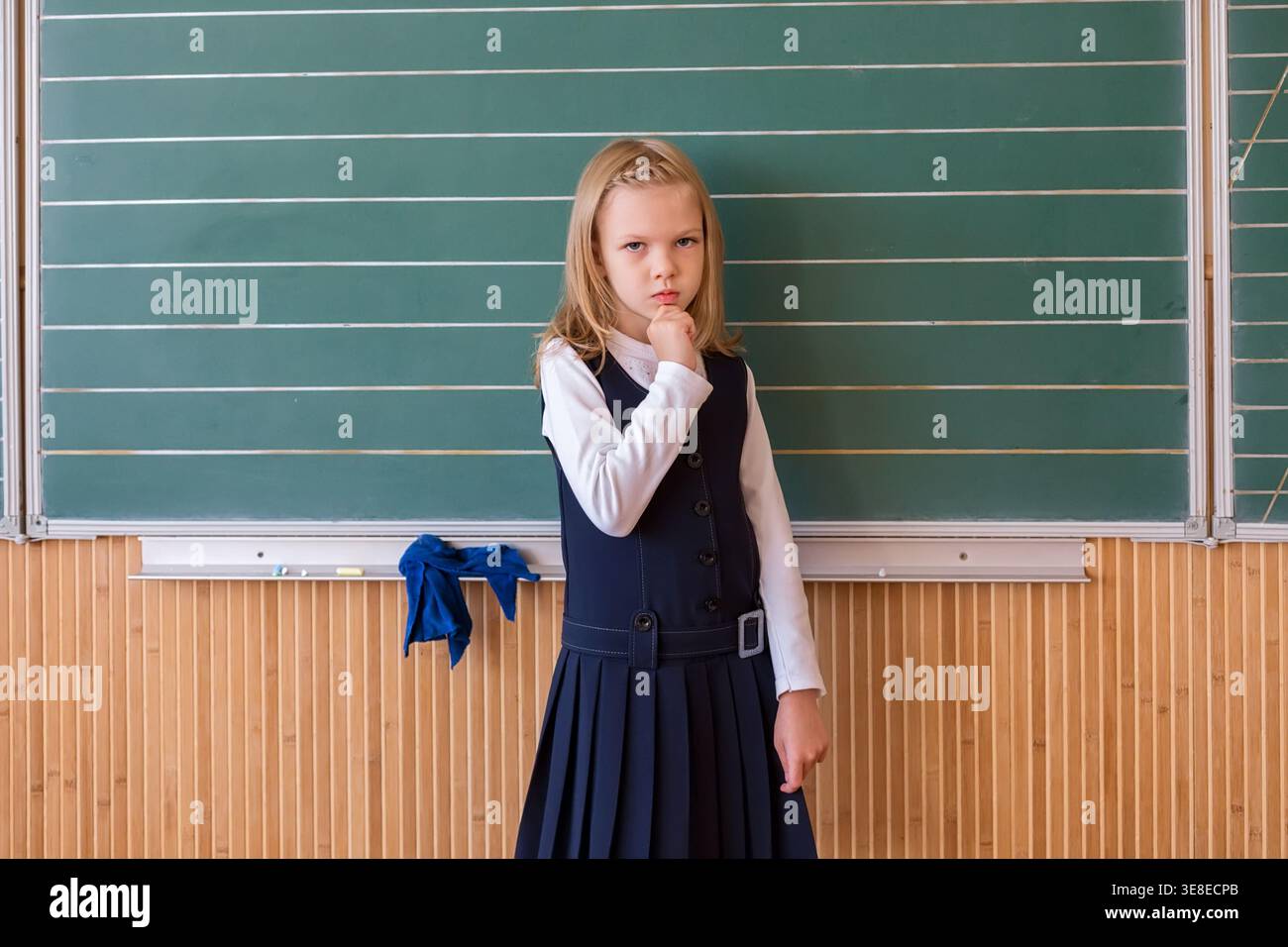 Schoolgirls holding hands hi-res stock photography and images - Alamy