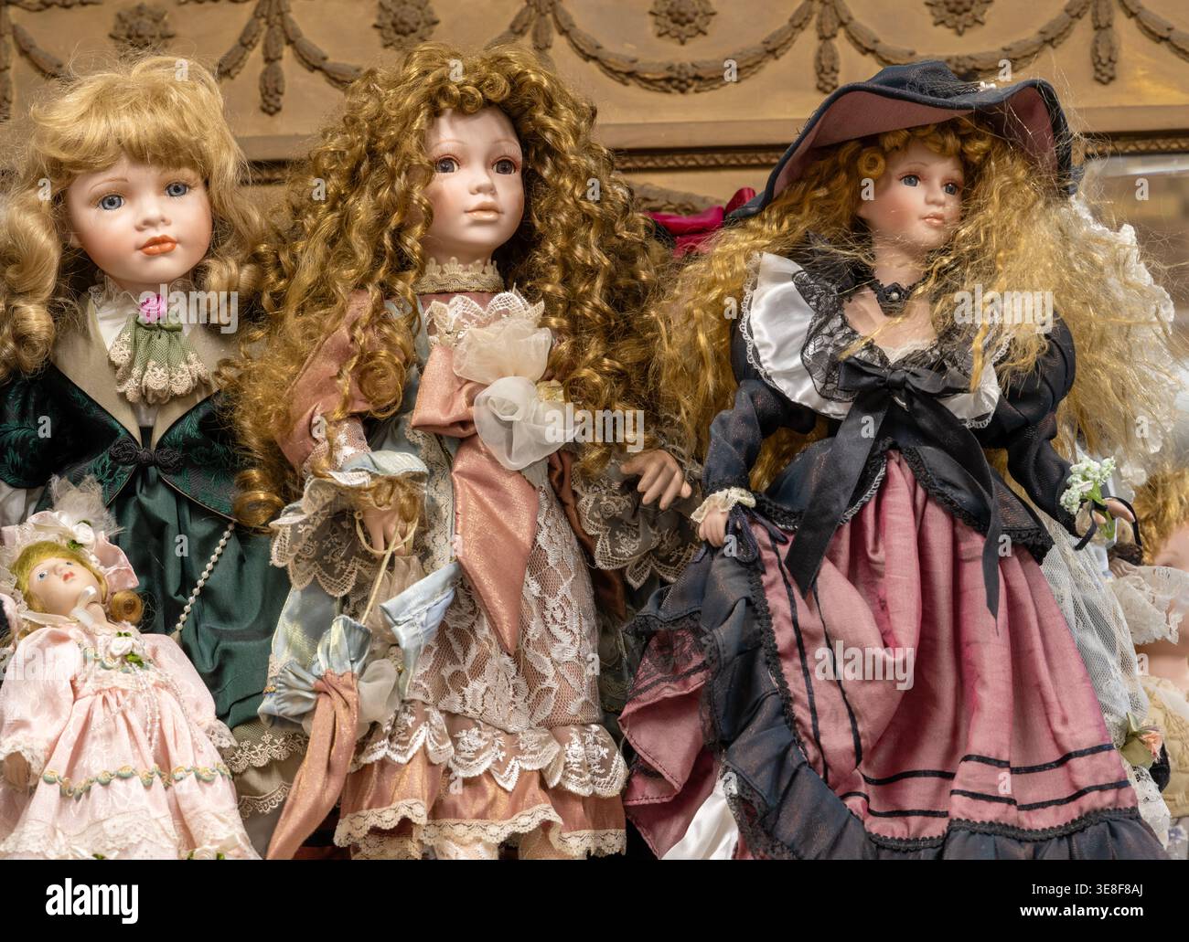 English doll hi-res stock photography and images - Alamy