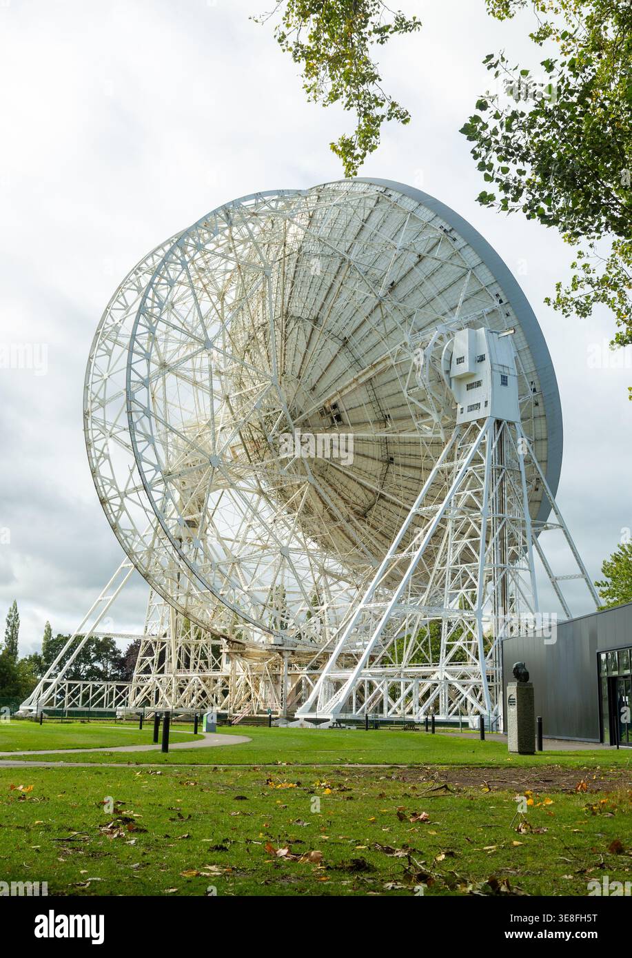 The Lovell Telescope At The Jodrell Bank Observatory In Cheshire the-lovell-telescope-at-the-jodrell-bank-observatory-in-cheshire