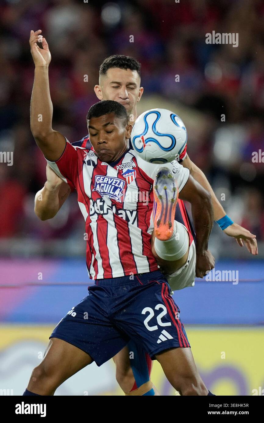 Jesus Rivas of Colombia's Junior, front, and Jorge Morel of Paraguay's ...
