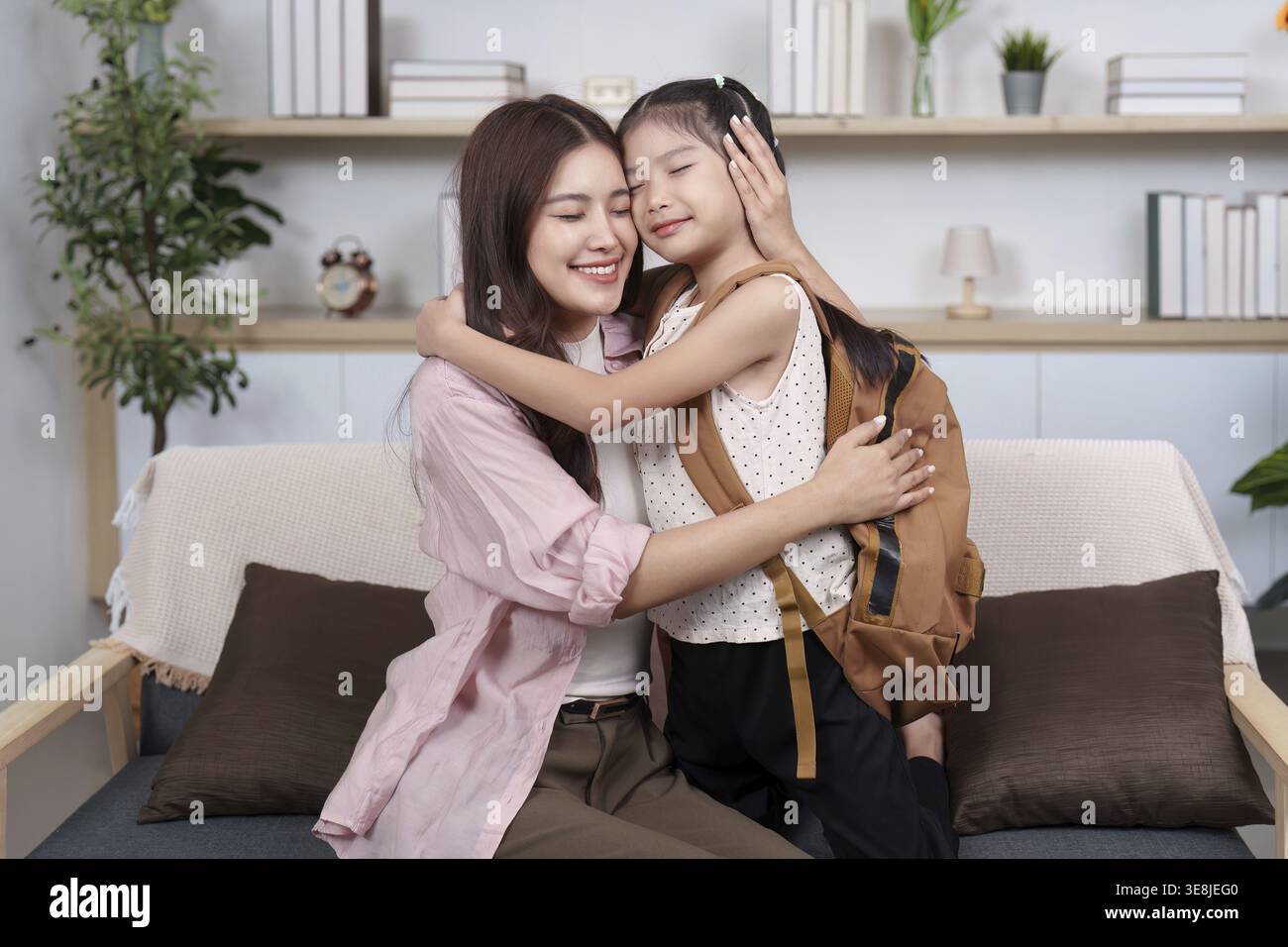 Mutter tochter umarmen hi-res stock photography and images - Alamy
