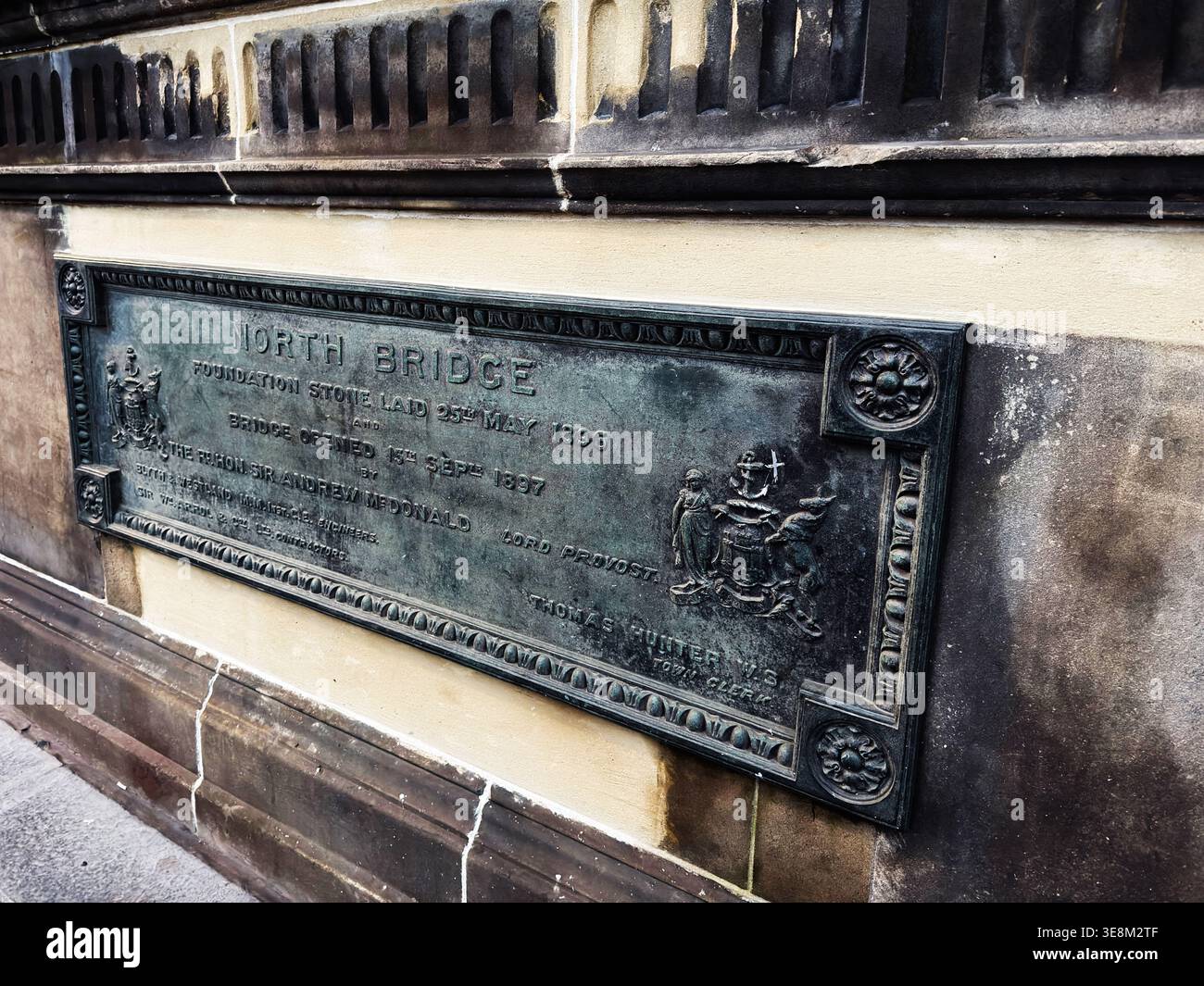 North bridge edinburgh engraving hi-res stock photography and images ...