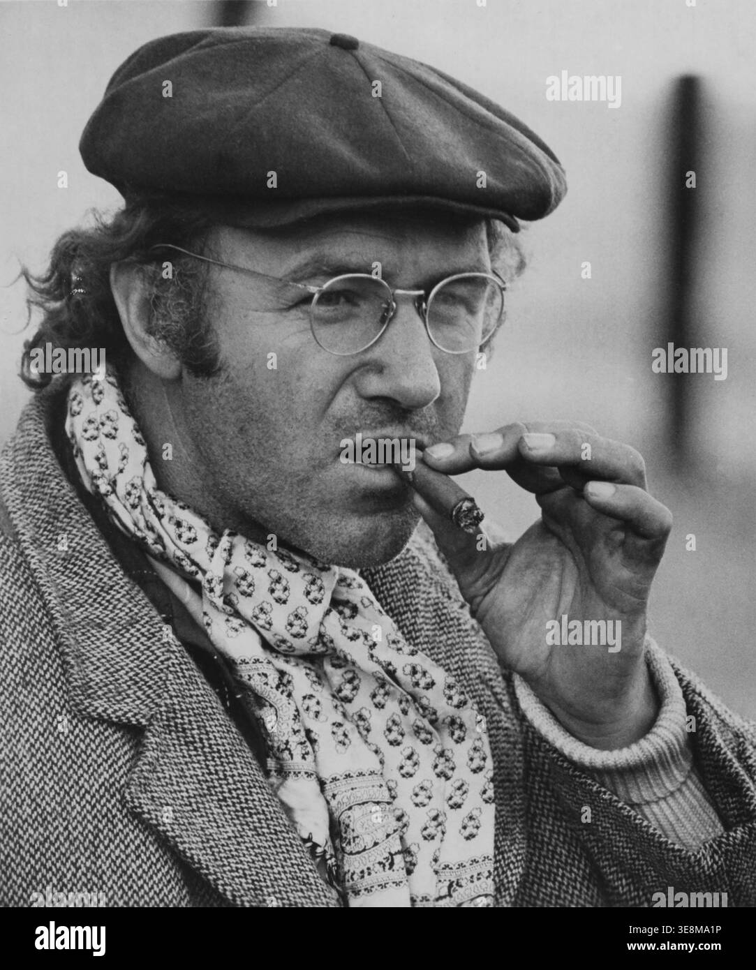 was gene hackman a cigarette smoker Scarecrow Smoking Cigar wearing Newsboy Cap Original 8x10 Photo GENE HACKMAN QUOTE NOTHING COUNTS