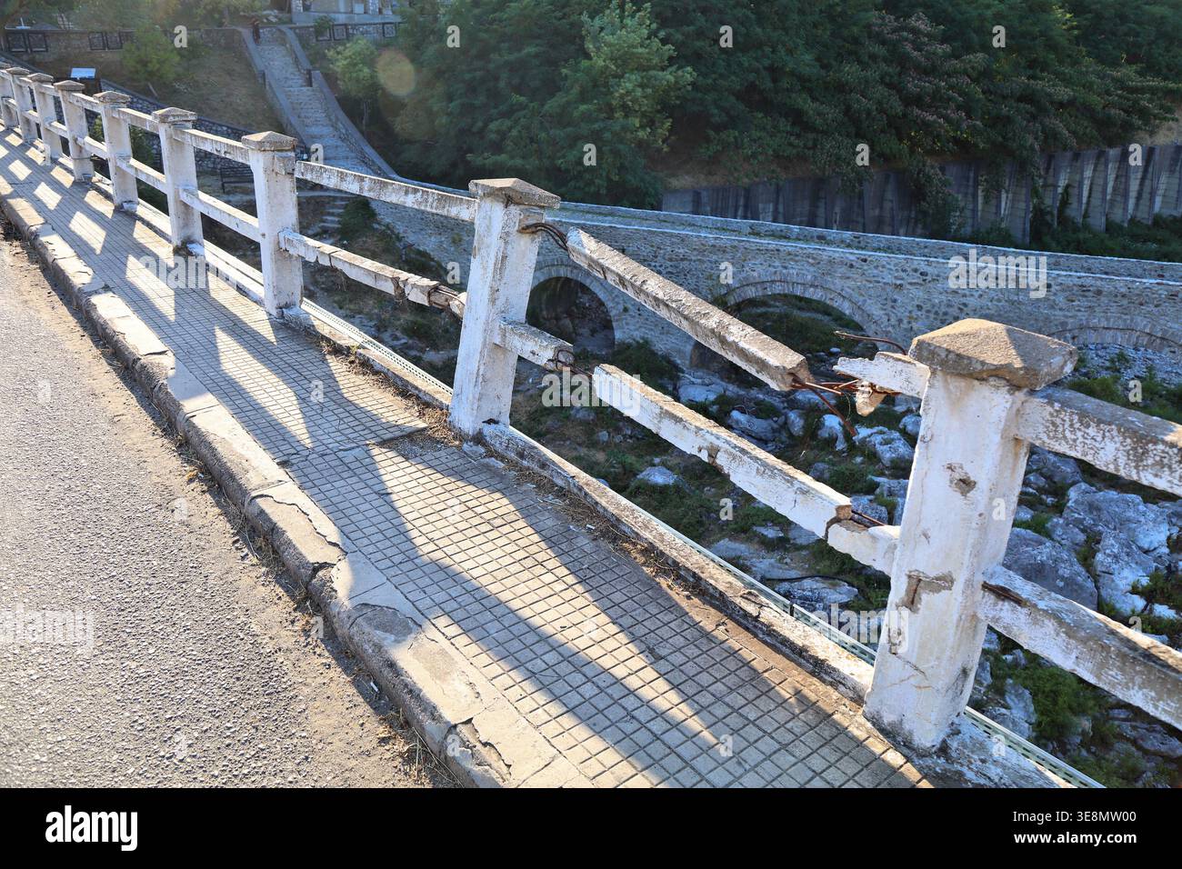 Damege Railing Broken concrete bridge railing hi-res stock photography and images - Alamy
