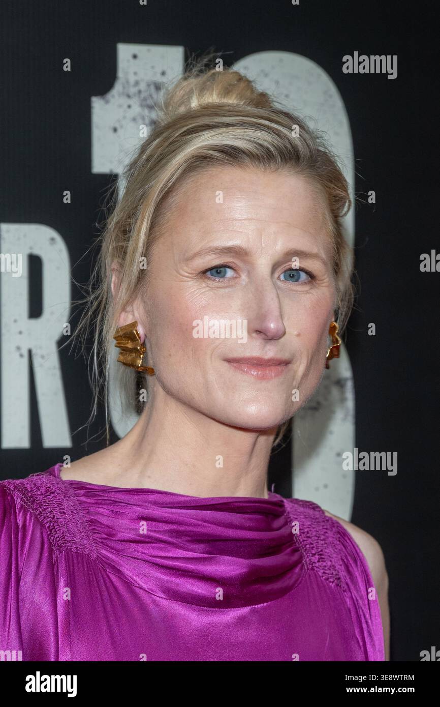 NEW YORK, NEW YORK - APRIL 15: Mamie Gummer attends 