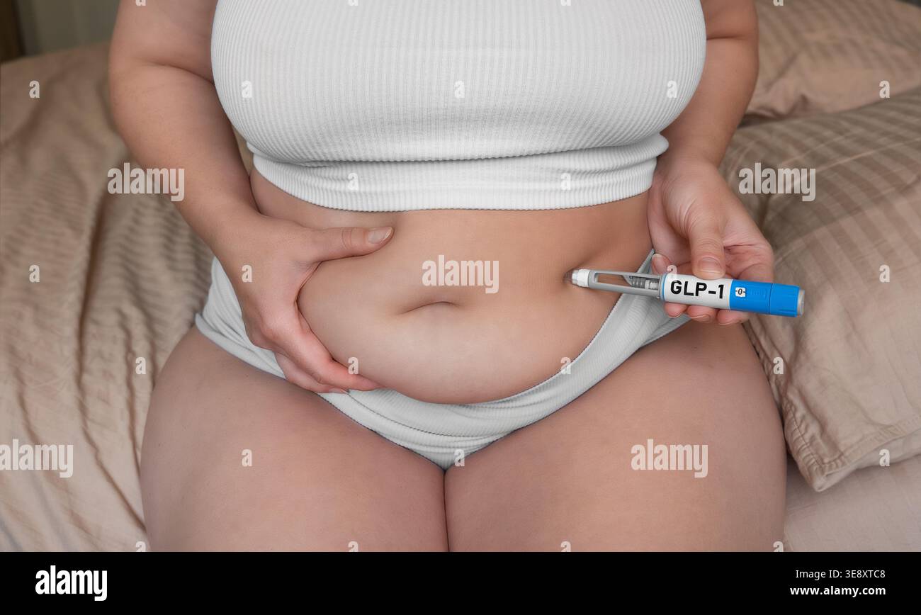 woman injecting a GLP-1 weight loss medication into belly fat Stock Photo - Alamy woman injecting a GLP-1 weight loss medication into belly fat Stock Photo - Alamy