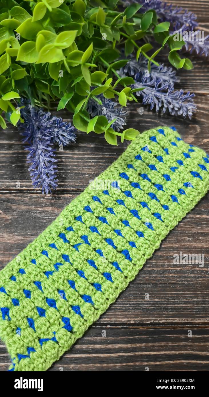 Raised Patterns Knitting patterns with a raised pattern and yarn of different colors ...
