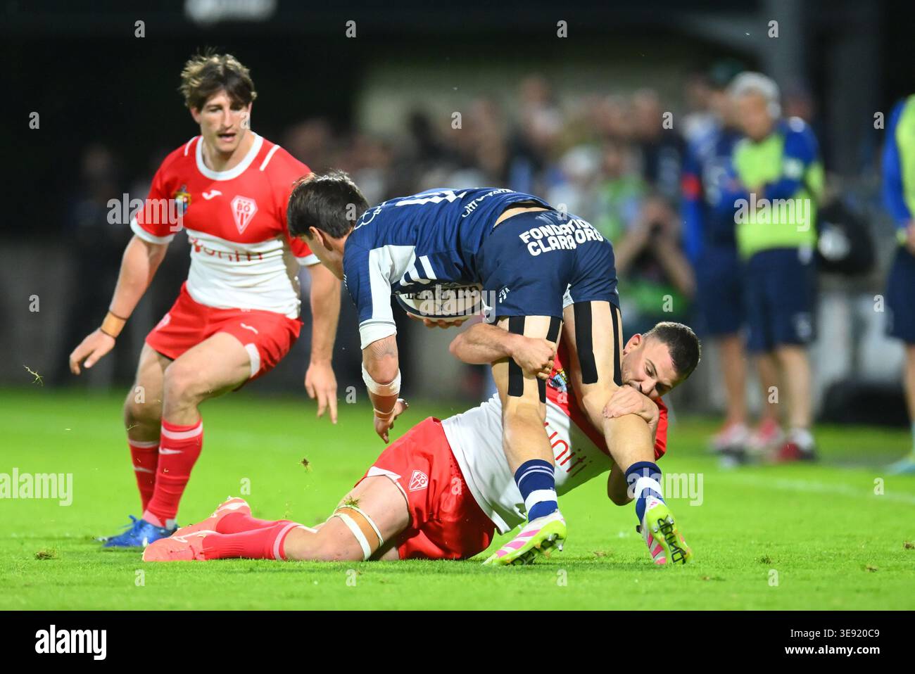 Thomas Hebert of Biarritz Olympique and Lucas Martins of Agen during ...