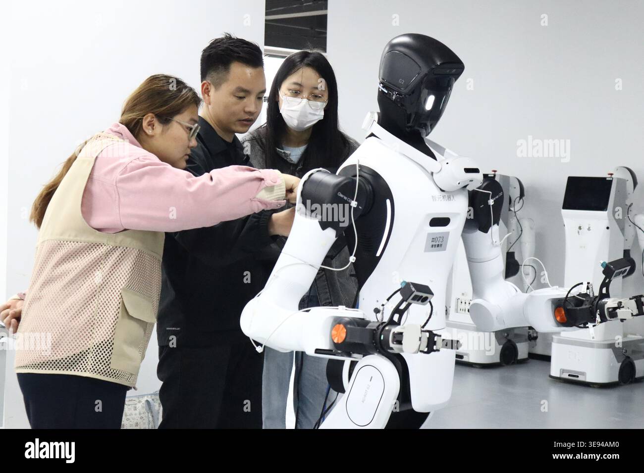 Scene training and data collection through flexible tactile sensors hi ...