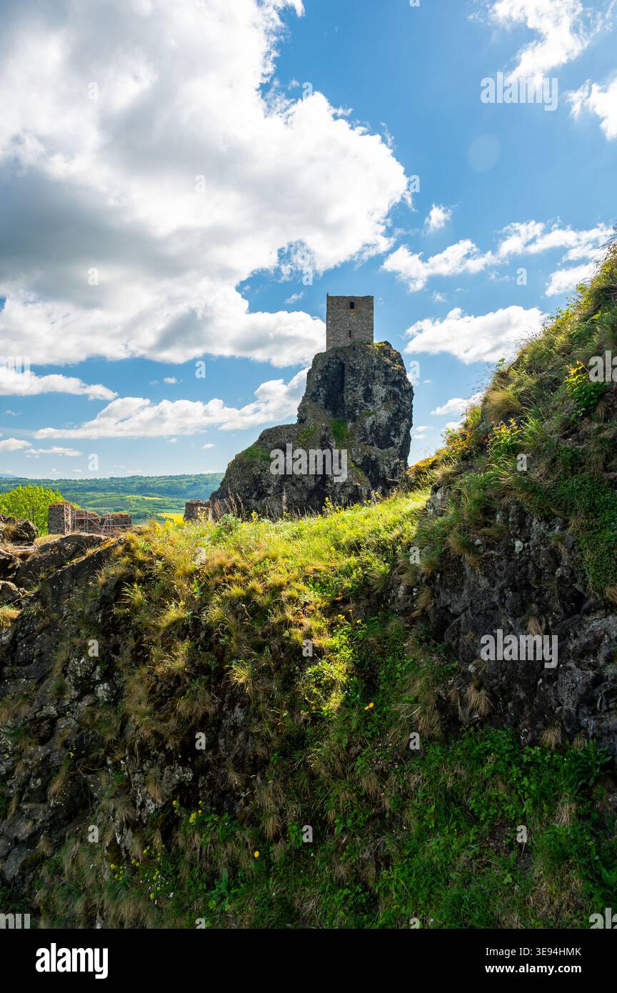 Close up view of the walls and iconic towers of Trosky Castle in Cesky ...