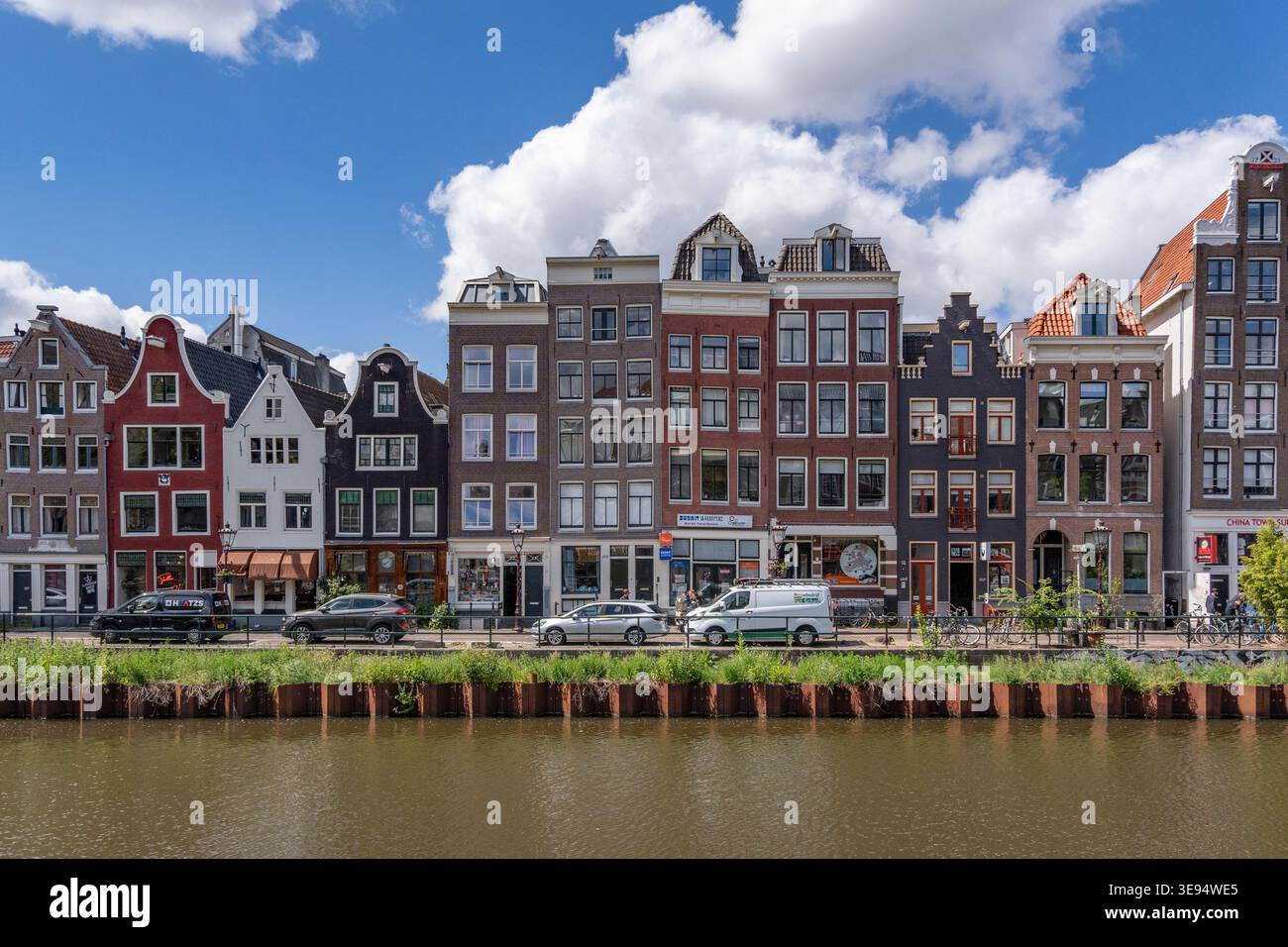 Narrow row house hi-res stock photography and images - Alamy
