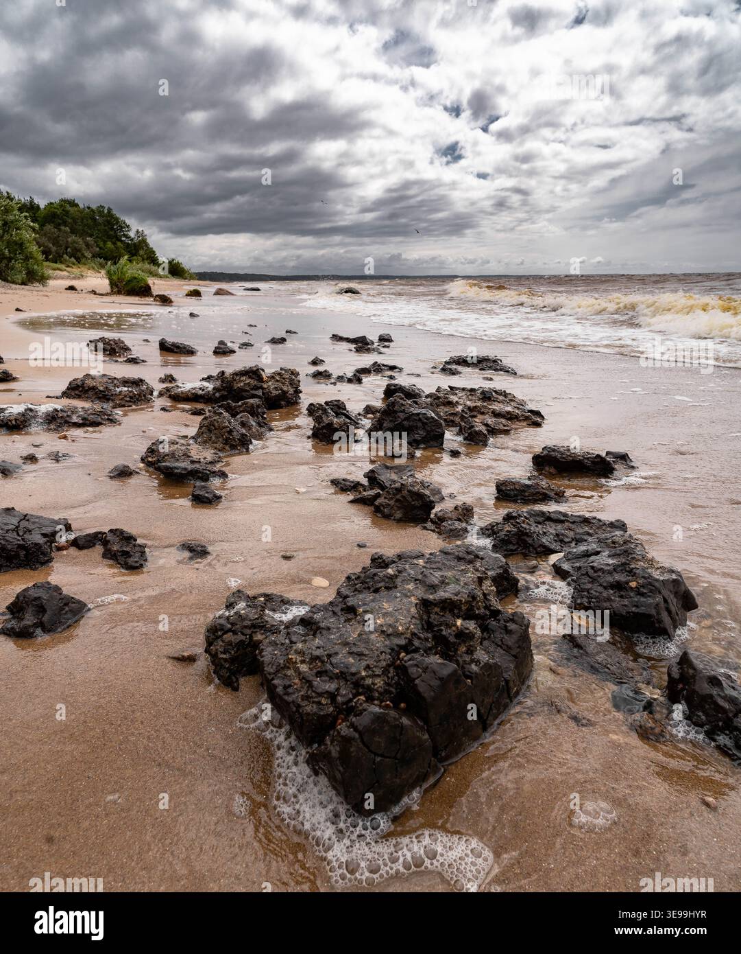 Small And Large Rocks Rugged dark rocks boulders hi-res stock photography and images - Alamy