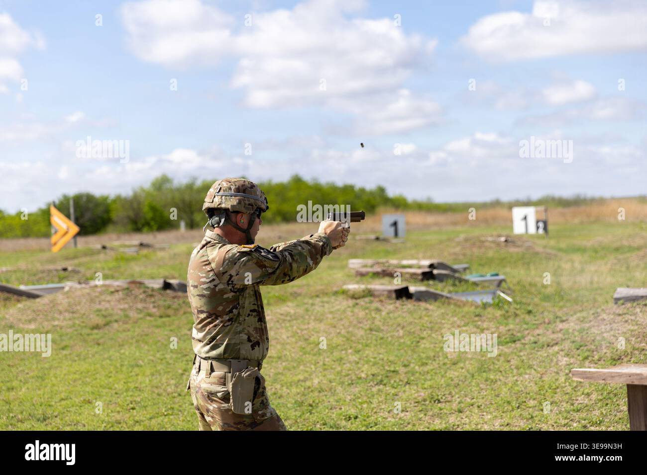 451st expeditionary sustainment command hi-res stock photography and ...