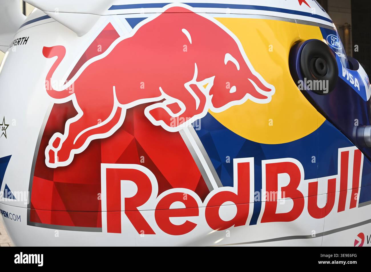 Red bull racing logo hi-res stock photography and images - Alamy