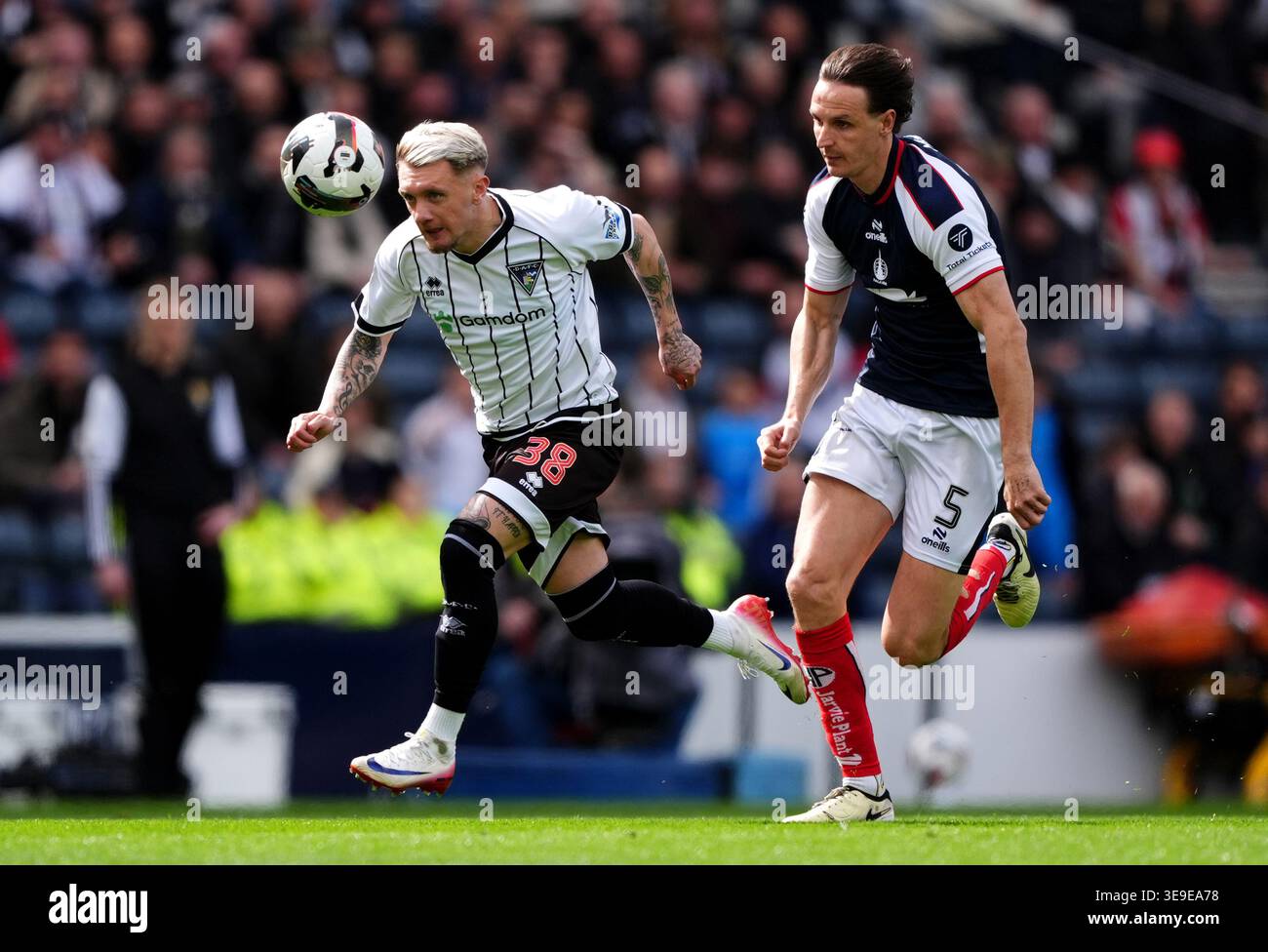 Dunfermline Athletic's Callum Morrison (left) and Falkirk's Liam ...