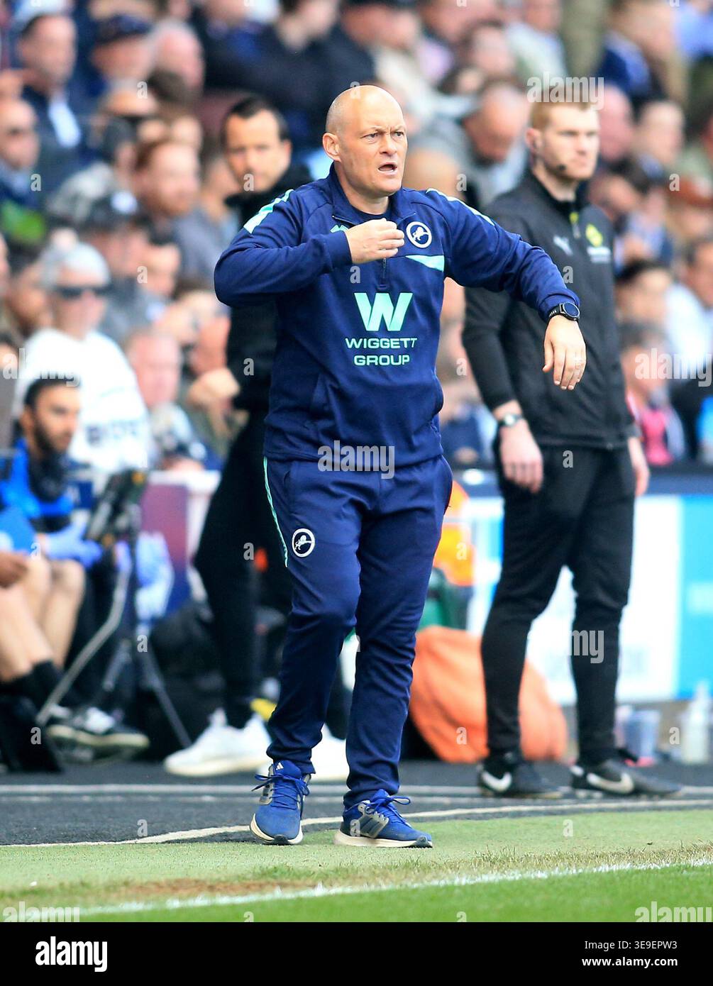 Millwall manager Alex Neil during the Sky Bet Championship match at The ...