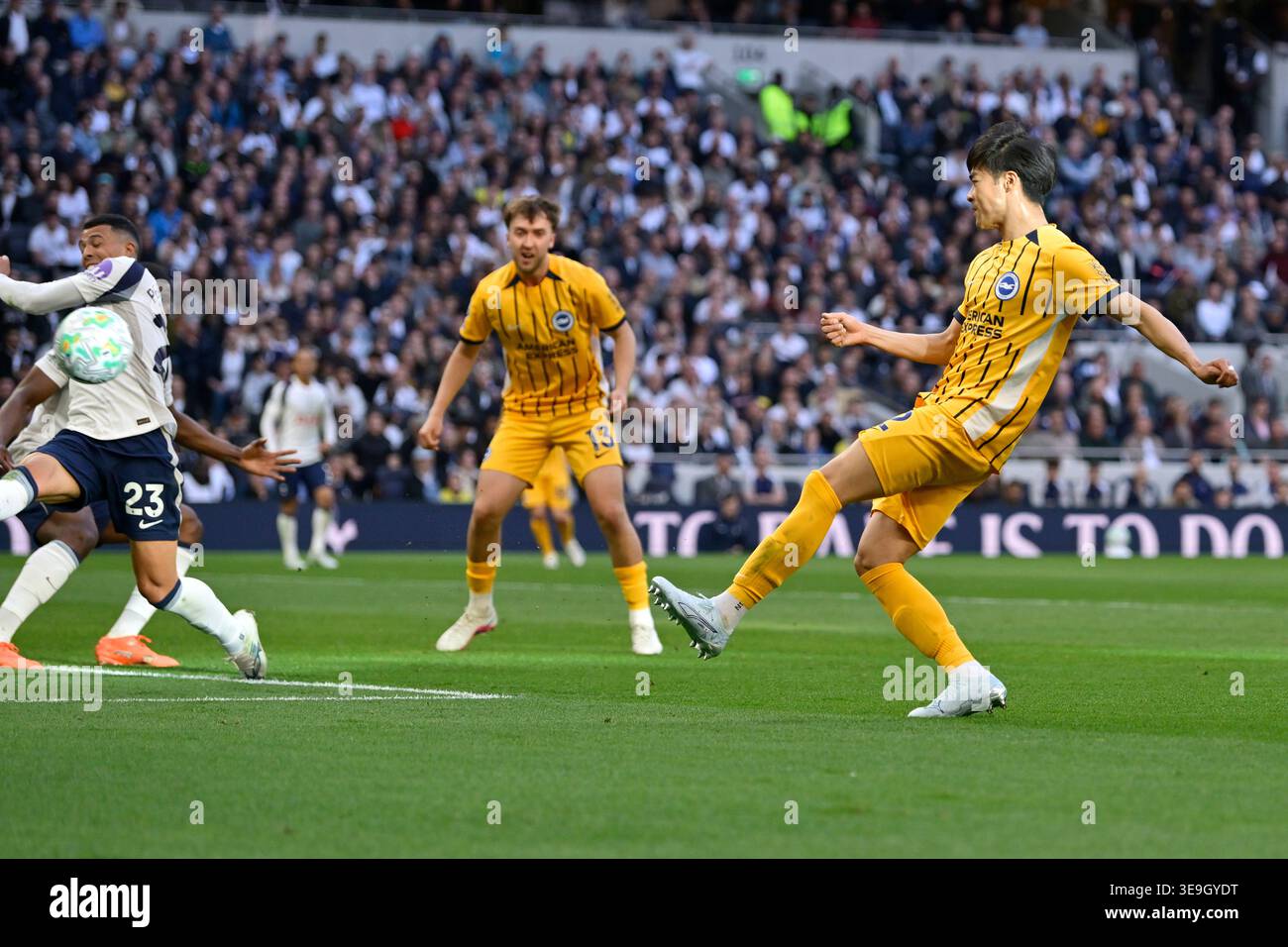 london-uk-18th-apr-2026-goal-kaoru-mitoma-of-brighton-hove-albion