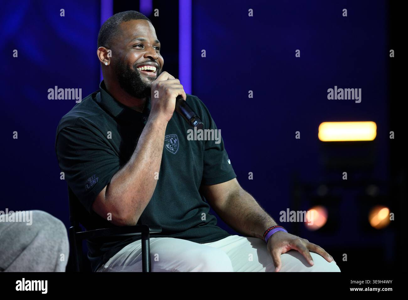 Baltimore Ravens special teams coordinator Anthony Levine Sr. during an ...