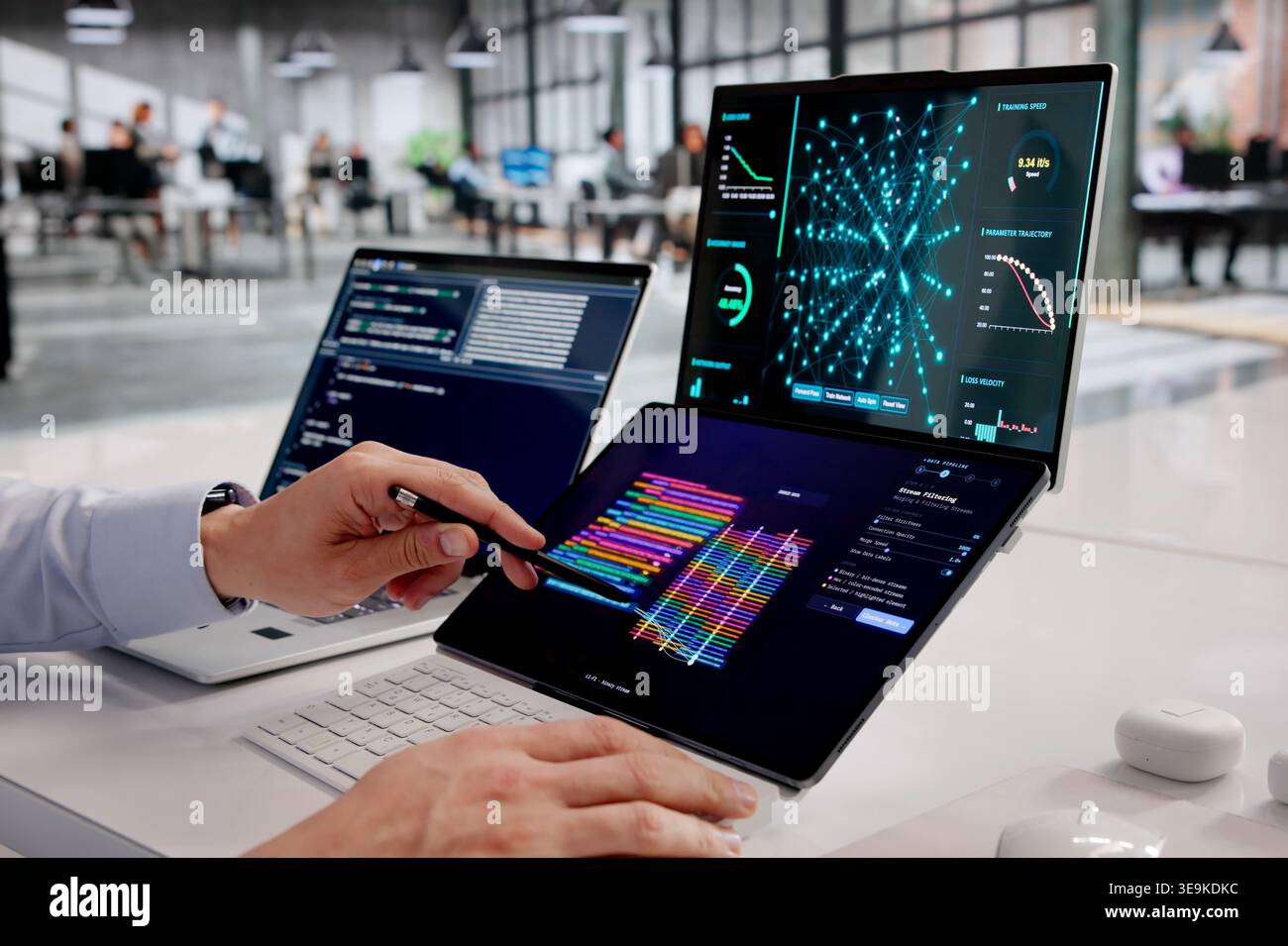 Latinx Engineer Focused On AI Model Development And Big Data Clustering For Enhanced Predictive Analytics Stock Photo
