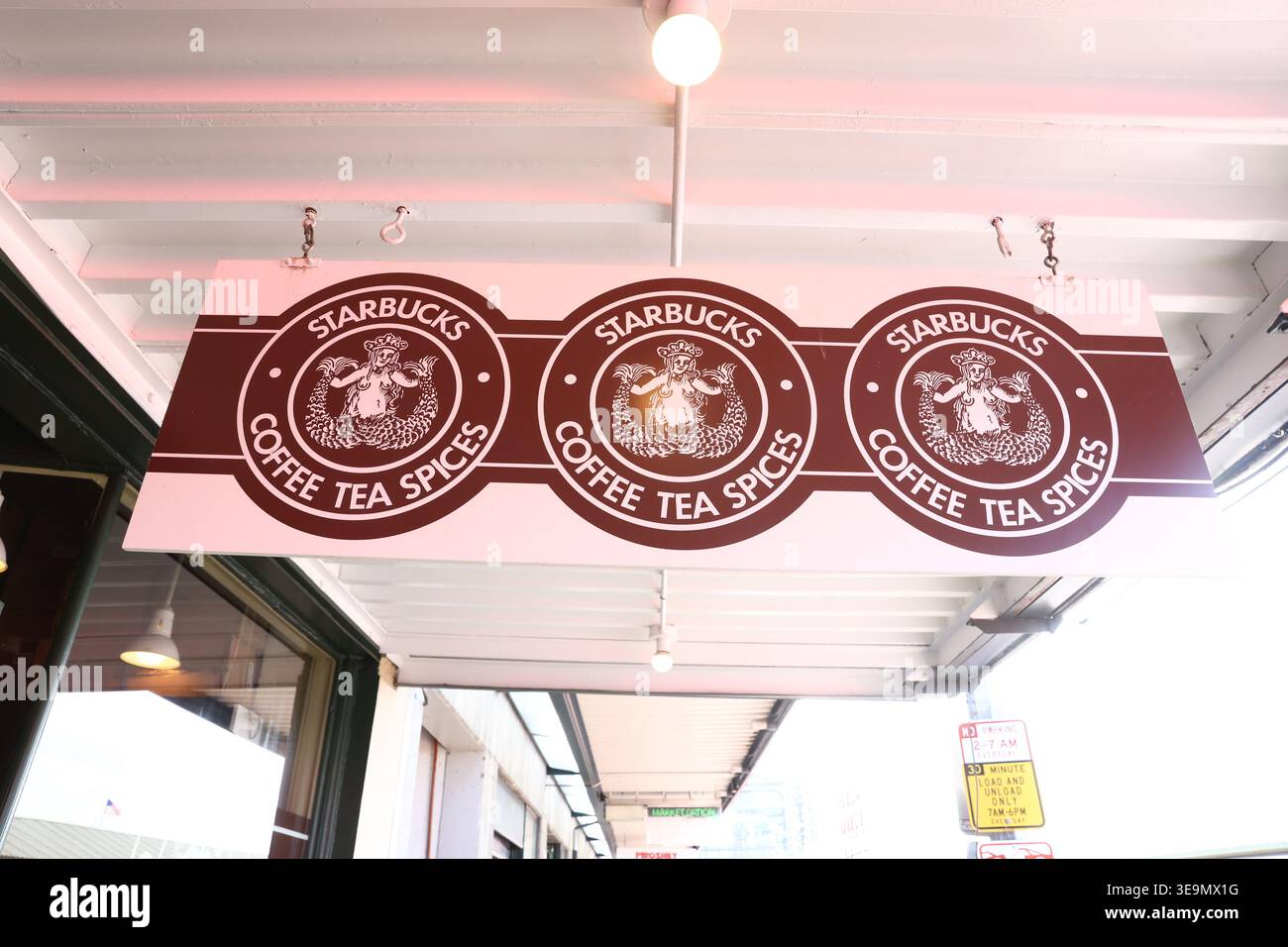 Starbucks coffee signage hi-res stock photography and images - Alamy