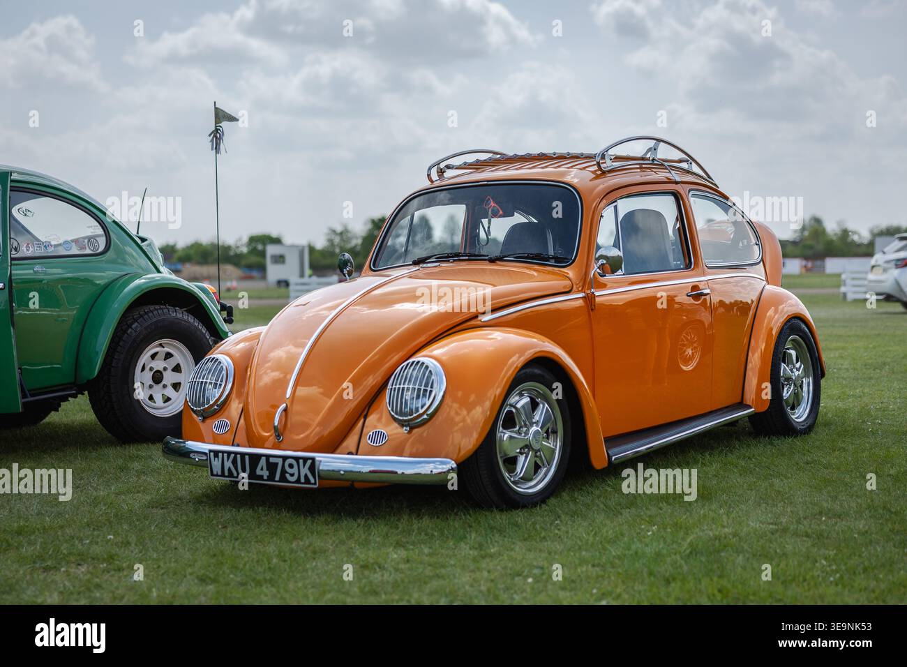 Vw beetle orange hi-res stock photography and images - Alamy