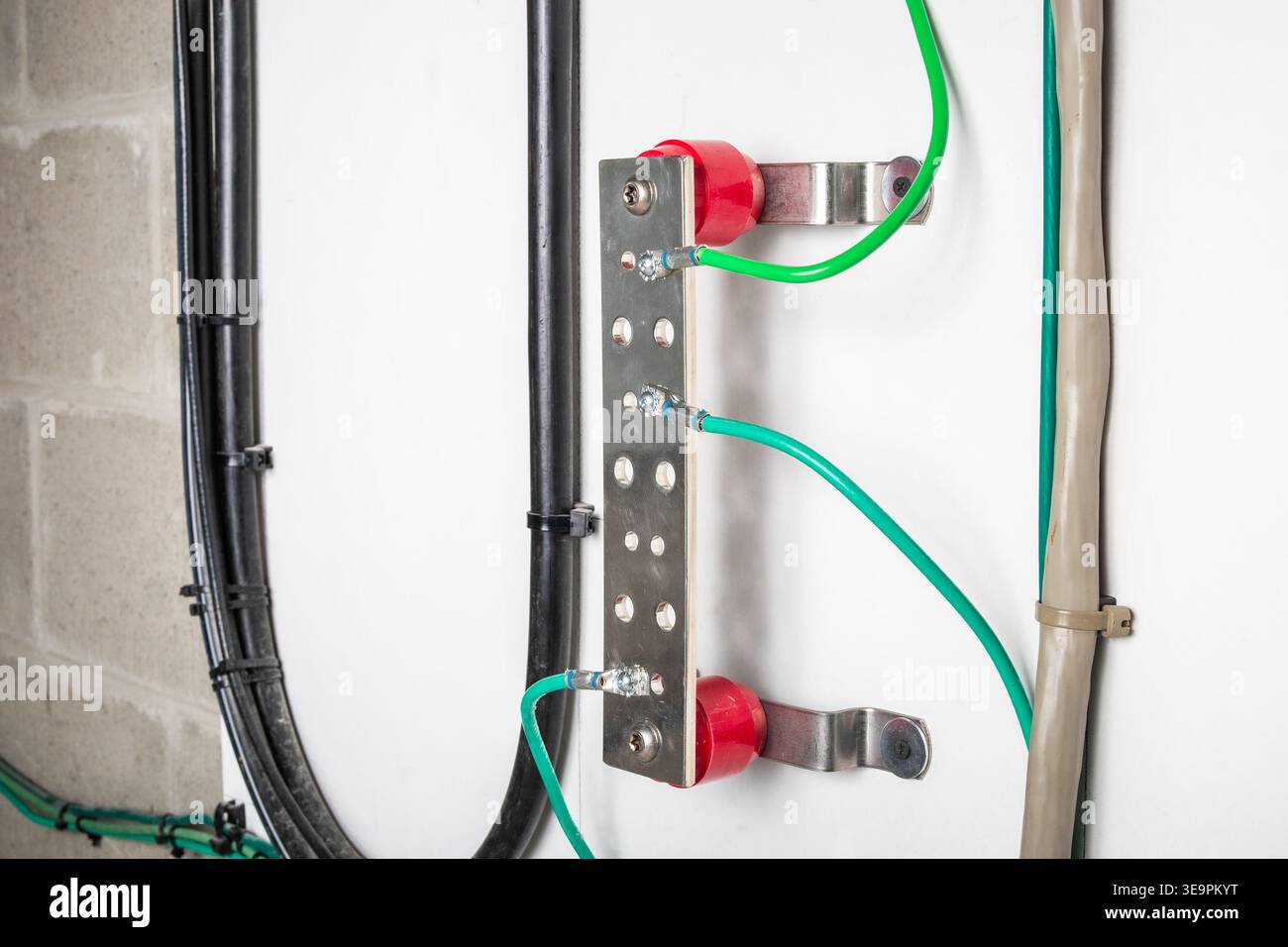 Multiple Ground Bar Grounding bar with grounding wires for telecommunication equipment ...