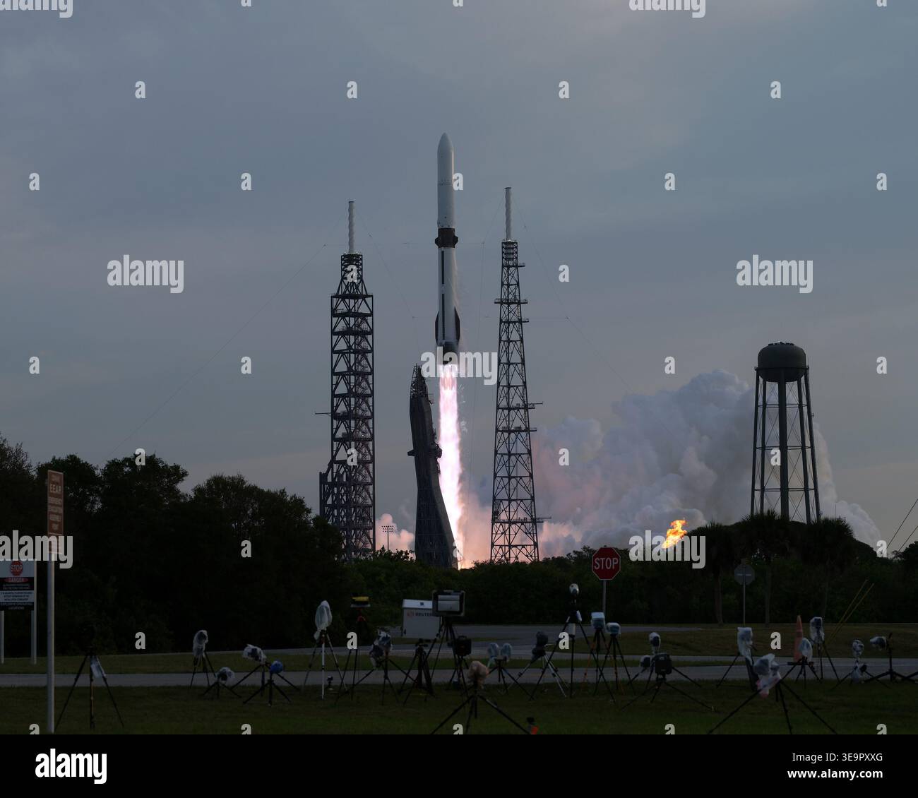 Blue Origin's New Glenn rocket launches the AST SpaceMobile BlueBird-7 ...