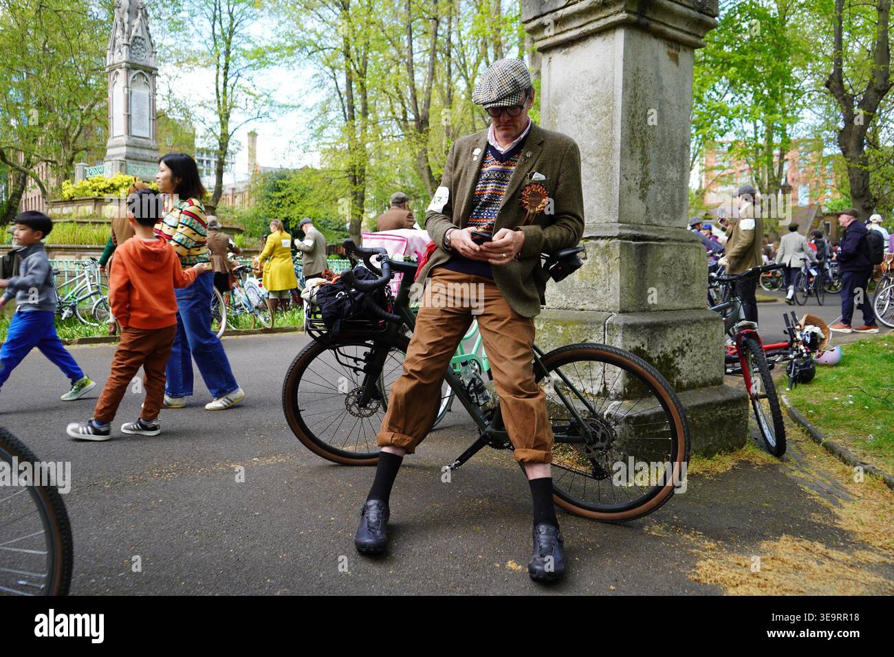 The Tweed Run is a metropolitan bicycle ride through London's iconic ...
