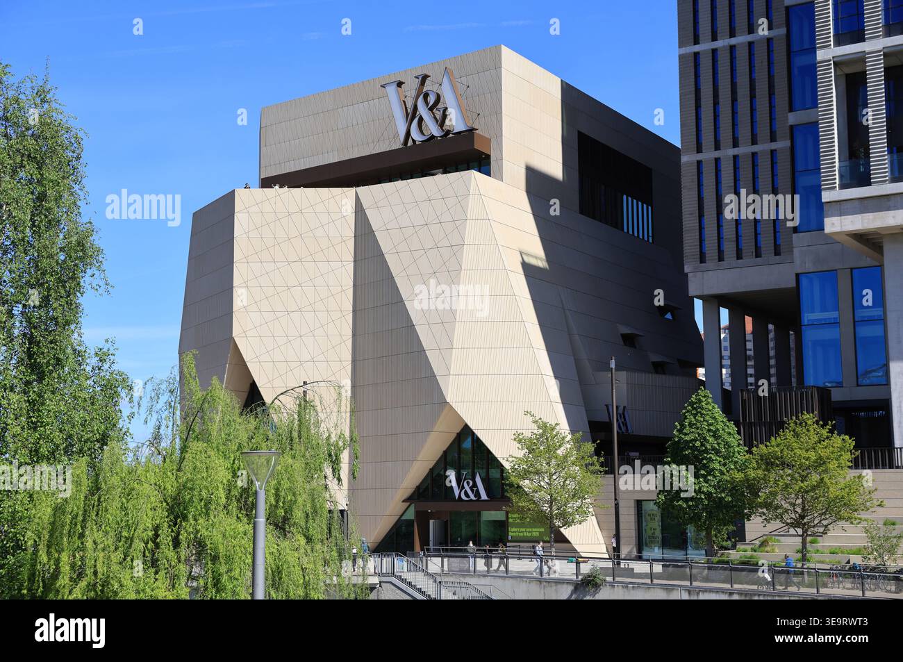 The new V&A East museum, the final part of east London's new cultural quarter, in the Queen Elizabeth Olympic Park, Stratford, UK Stock Photo