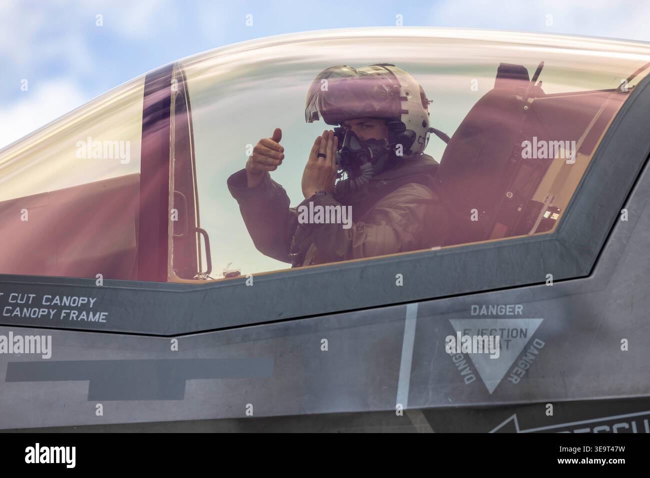F 35b cockpit hi-res stock photography and images - Alamy