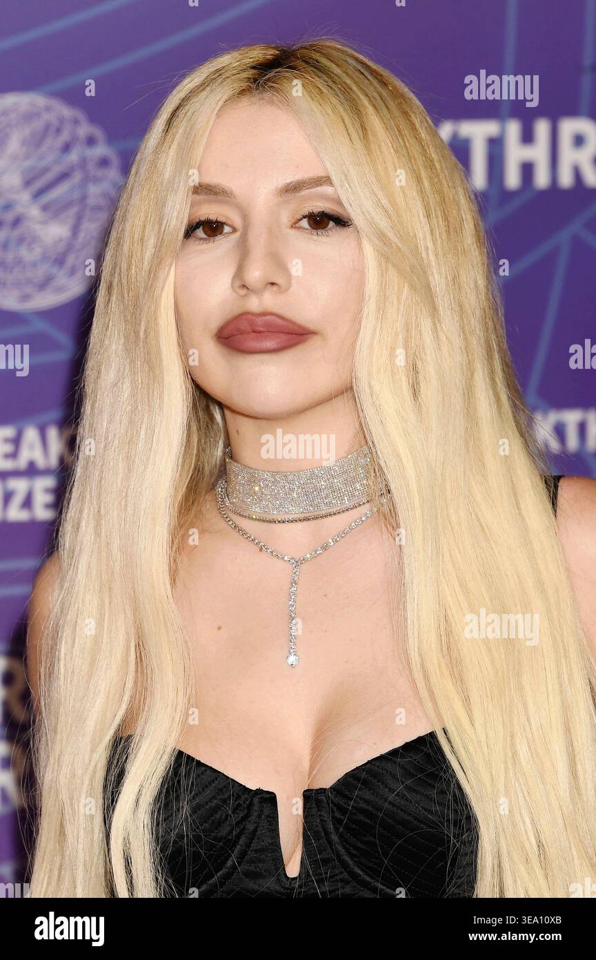 Ava max singer hi-res stock photography and images - Alamy