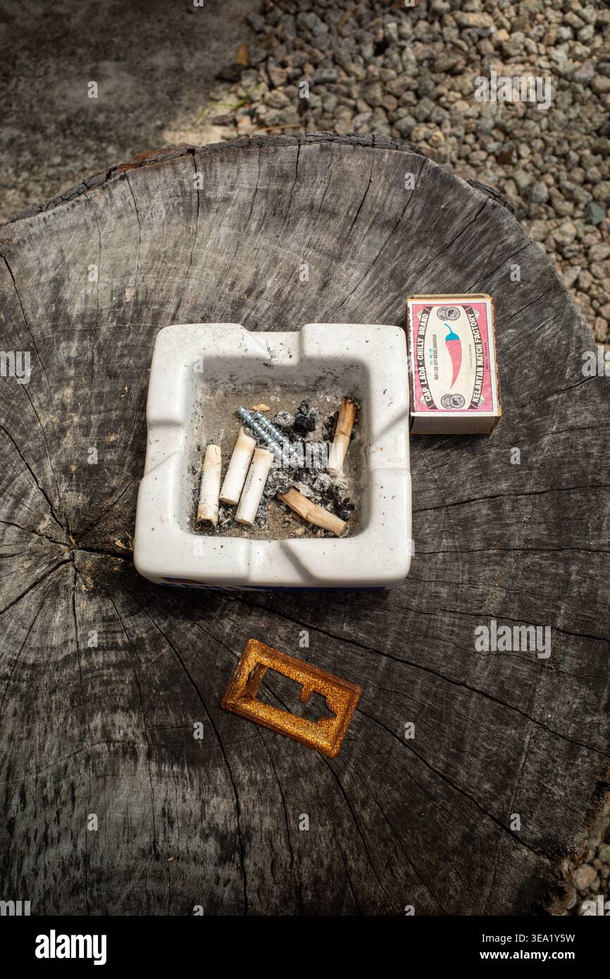 Pile cigarette butts hi-res stock photography and images