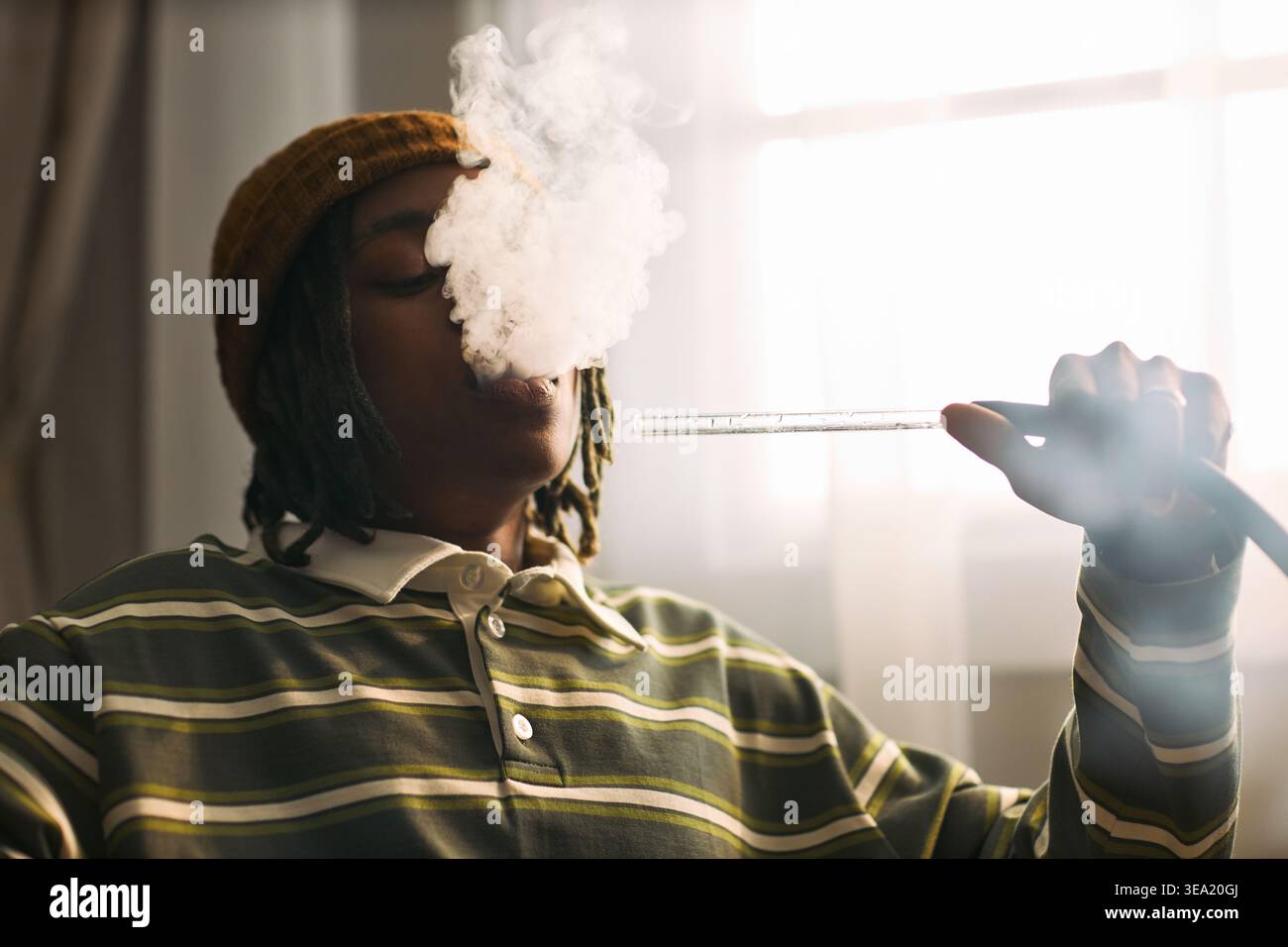 cappuccino vape liquid Vaping in public hi-res stock photography and images