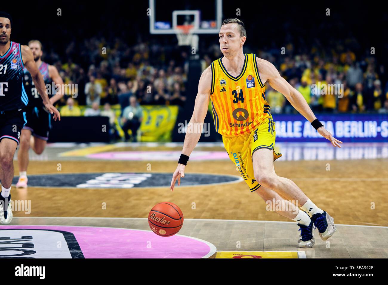 Alba Berlin needs two centers amid tough BBL start