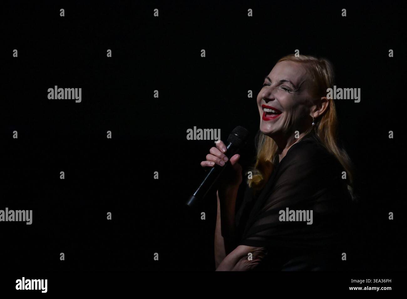 Ute Lemper during the Paris-Paris Tout, at the Auditorium Parco della ...