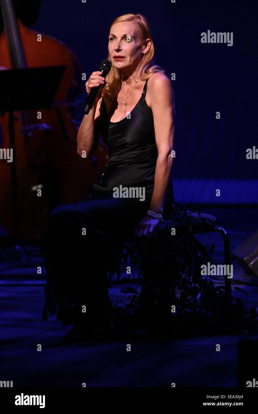 Ute Lemper during the Paris-Paris Tout, at the Auditorium Parco della ...