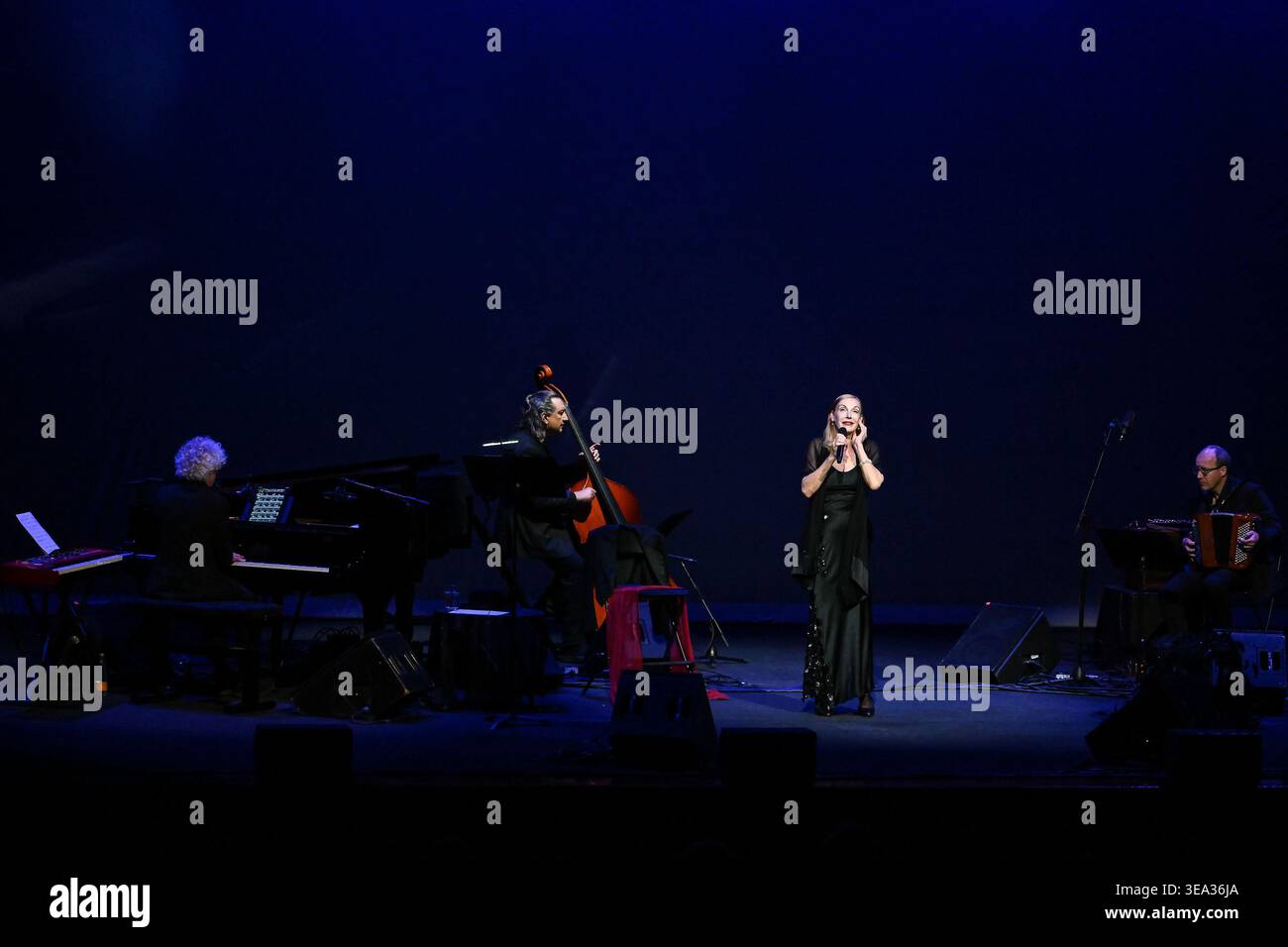 Ute Lemper during the Paris-Paris Tout, at the Auditorium Parco della ...