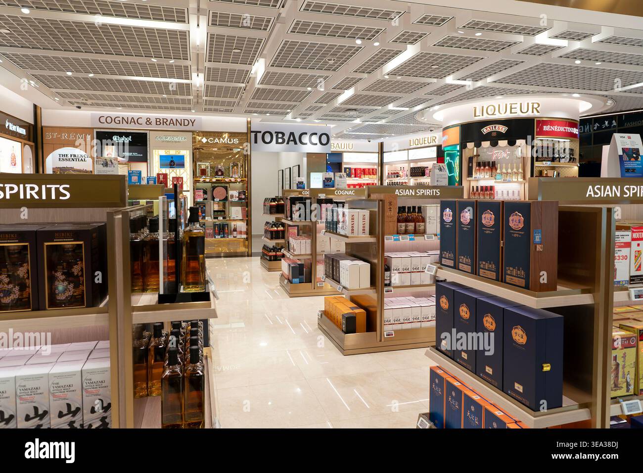 dubai duty free tobacco price list 2025 Duty free tobacco hi-res stock photography and images